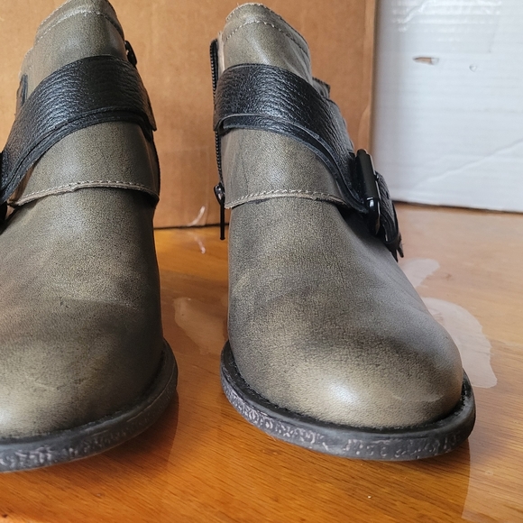 OTBT Fall River oiled leather Boho western buckle 6.5 M Olive Green stacked heel - Picture 8 of 9